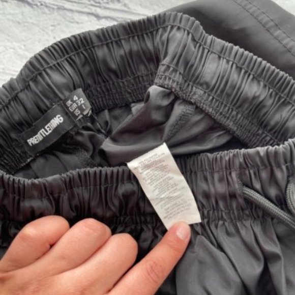 Pretty Little Thing Black Shell Short - Picture 10 of 11